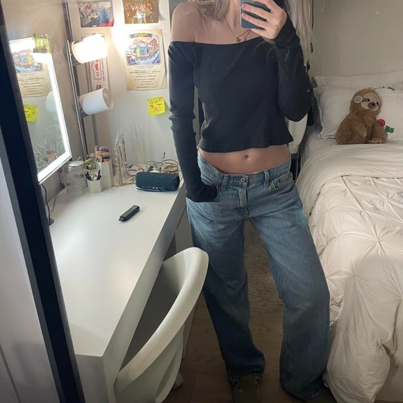 RARE Brandy Melville Mayson Off the Shoulder Black Top - Picture 3 of 3